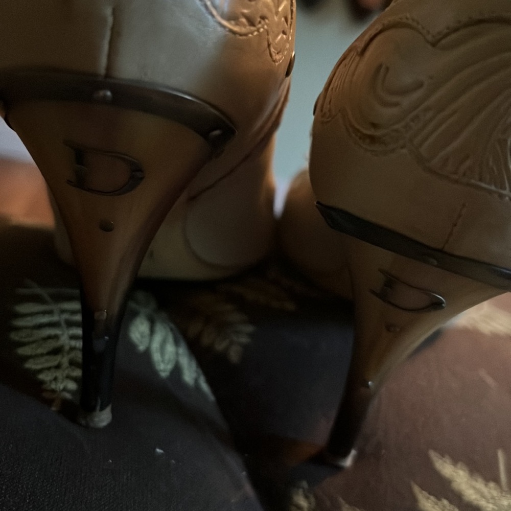 RARE VINTAGE DIOR whipstitch tooled leather bone heel pumps - Picture 4 of 7